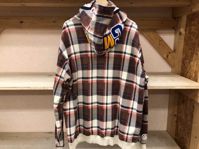 A BATHING APE NFS限定 ラブジェネチェックシャーク パーカー