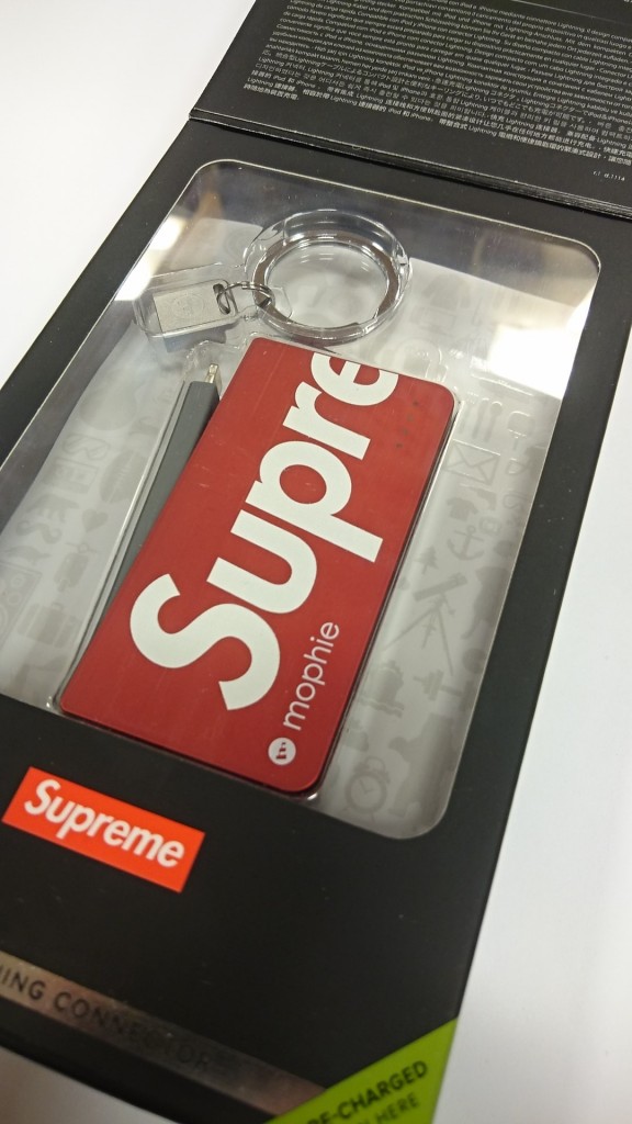 supreme 15ss mophie (3)